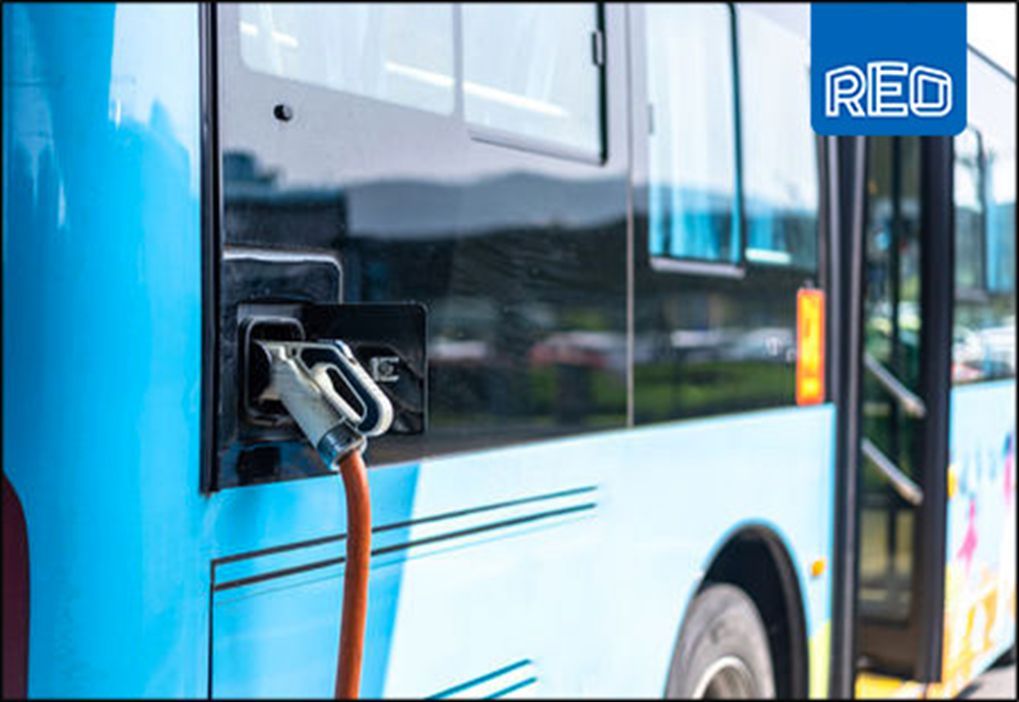 A practical example of REO components in a modern e-mobility solution is the use of du / dt filter chokes in air conditioning compressors in e-buses. The REO CNW M 833/16 filter choke reliably reduces voltage increases to acceptable values and filters out EMC interference.