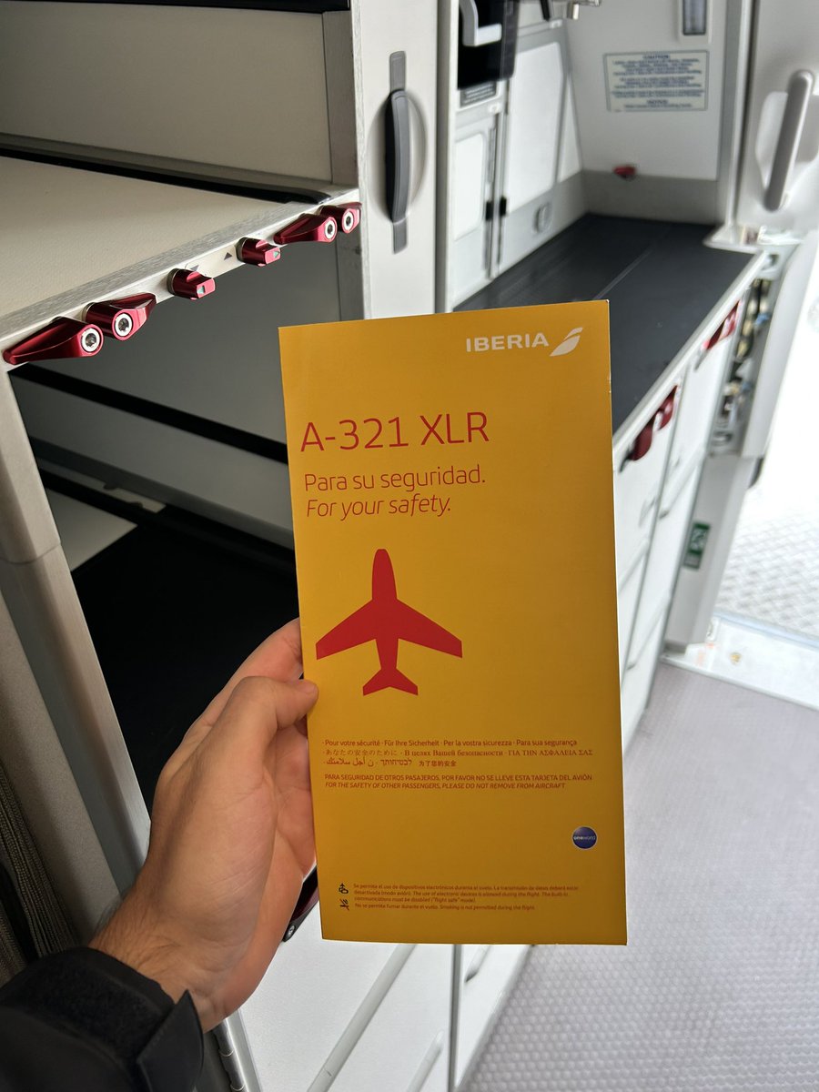 🇪🇸 The first safety cards or the #A321XLR. 

🔴 Reminder: these must not be removed from the aircraft for safety reasons.