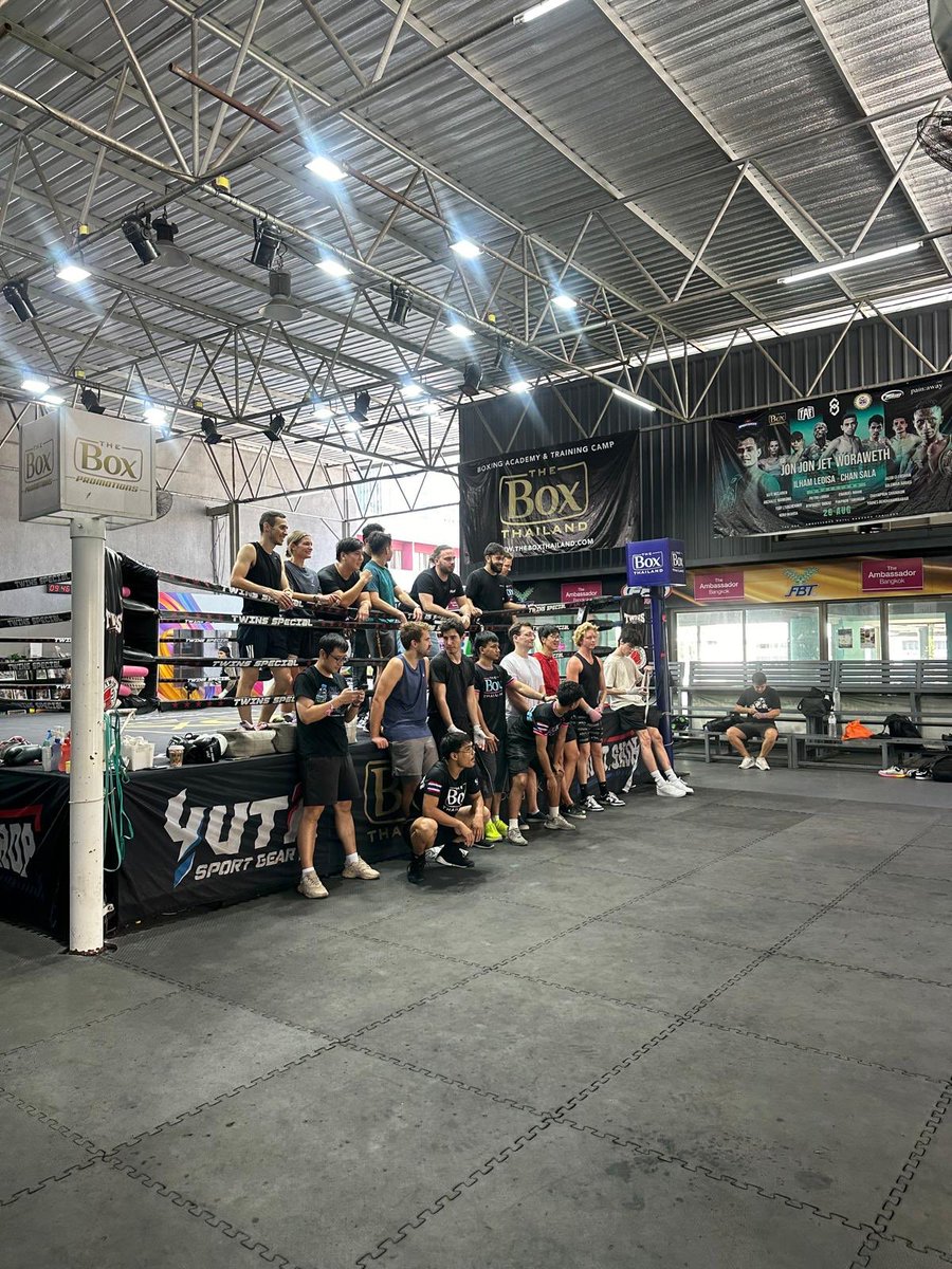 0xdanzu's tweet image. Boxing crew at Devcon, built different. 

Thank you for a legendary class.