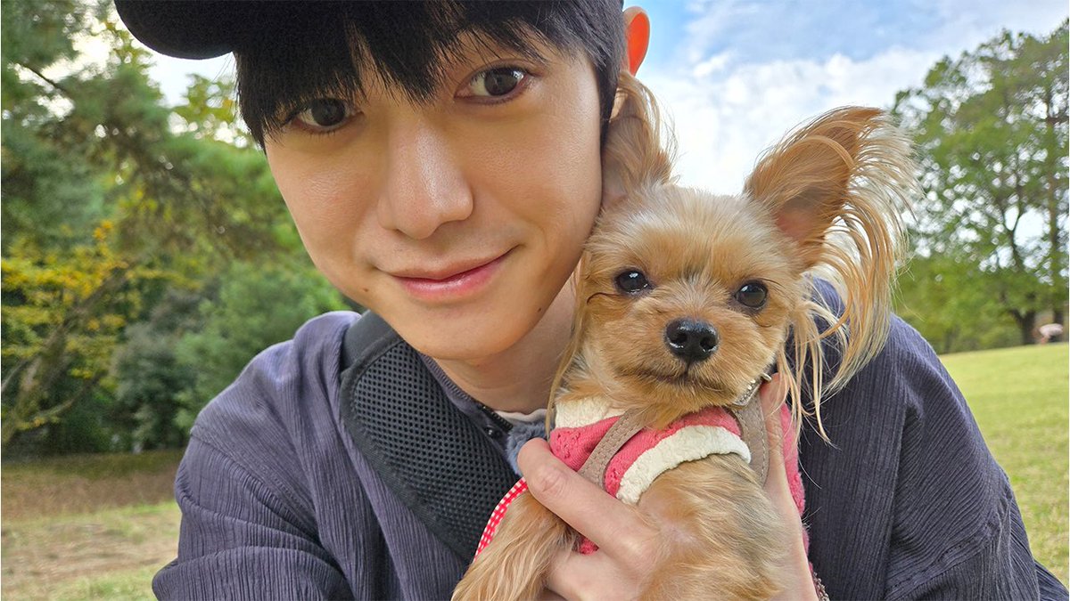 k_hongo_staff's tweet photo. 愛犬ななちゃん、初登場！！

愛犬と散歩してきた【本郷奏多の日常】
https://t.co/iXw7YdjyBI

#PR 
#本郷奏多
#GalaxyZFold6 
#TeamGalaxy
#期間限定プレゼントあります https://t.co/EzEodvLuLH