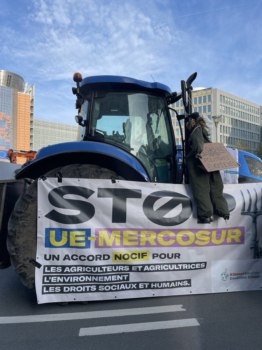 Conf' Paysanne (@confpaysanne) on Twitter photo La <a href="/ConfPaysanne/">Conf' Paysanne</a> aussi mobilisée à Bruxelles aujourd'hui pour dire Stop à l'accord UE-Mercosur. Avec <a href="/ECVC1/">European Coordination Via Campesina</a> et <a href="/fugea/">FUGEA</a> #StopALE #StopUEMercosur #revenupaysan #SouveraineteAlimentaire <a href="/afpfr/">Agence France-Presse</a> <a href="/FranceAgricole/">La France Agricole</a> <a href="/ContexteAgro/">Contexte Agro</a> <a href="/20Minutes/">20 Minutes</a> @agrapresse La <a href="/ConfPaysanne/">Conf' Paysanne</a> aussi mobilisée à Bruxelles aujourd'hui pour dire Stop à l'accord UE-Mercosur. Avec <a href="/ECVC1/">European Coordination Via Campesina</a> et <a href="/fugea/">FUGEA</a> #StopALE #StopUEMercosur #revenupaysan #SouveraineteAlimentaire <a href="/afpfr/">Agence France-Presse</a> <a href="/FranceAgricole/">La France Agricole</a> <a href="/ContexteAgro/">Contexte Agro</a> <a href="/20Minutes/">20 Minutes</a> @agrapresse