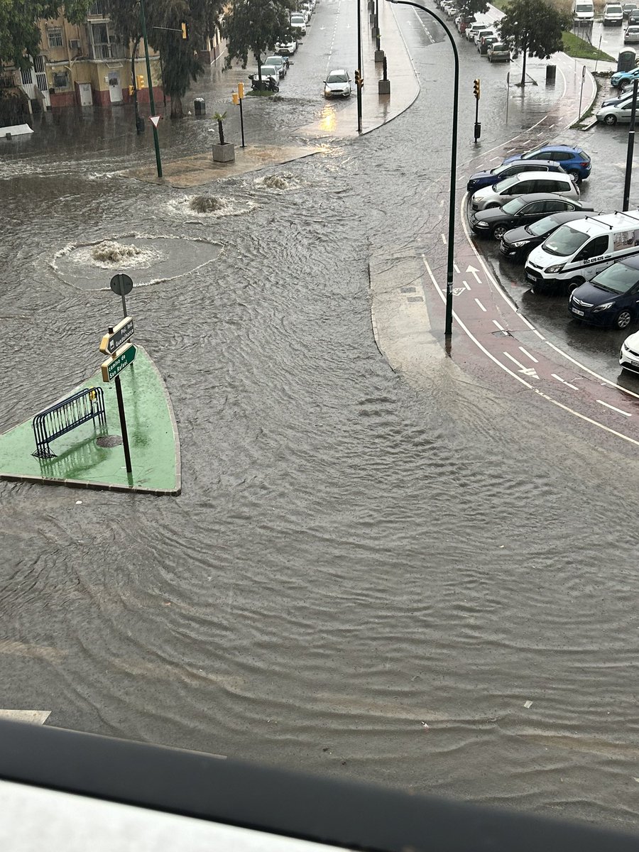 En Dos Hermanas las alcantarillas no aguantan más #danamalaga #malaga #Alcantarillado
