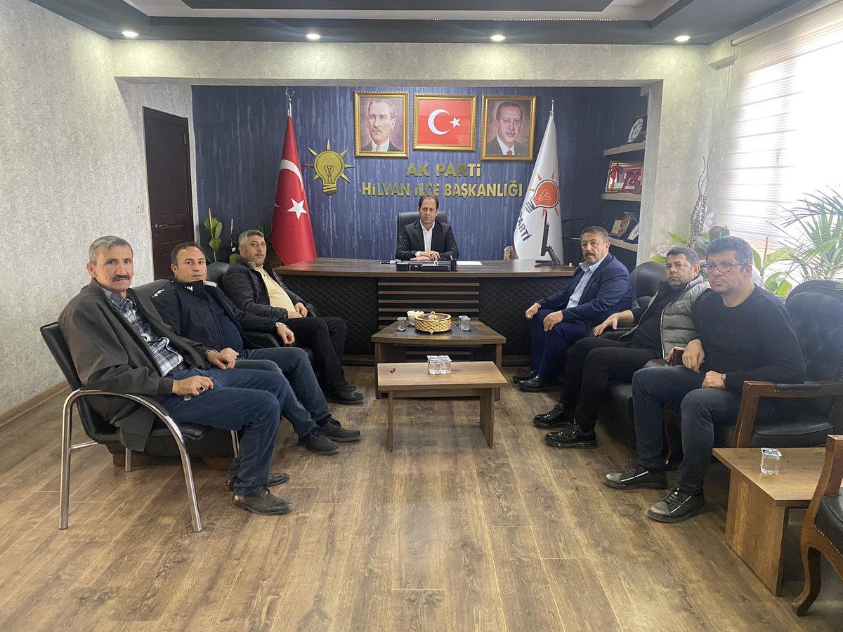 Hilvan muhtarlar derneği Başkanı <a href="/HalilBayuk1/">Halil Bayuk</a> ile birlikte Hilvan ilçe Başkanımız <a href="/SEToprak_/">Selahaddin Eyyüb Toprak 🇹🇷</a> Selahattin Eyüp Toprak’a hayırlı olsun ziyaretinde bulunduk. <a href="/erkankandemir/">Erkan Kandemir</a> <a href="/akpartiurfa/">AK PARTİ ŞANLIURFA</a> <a href="/milhamigunbegi/">M.İlhami GÜNBEGİ</a>