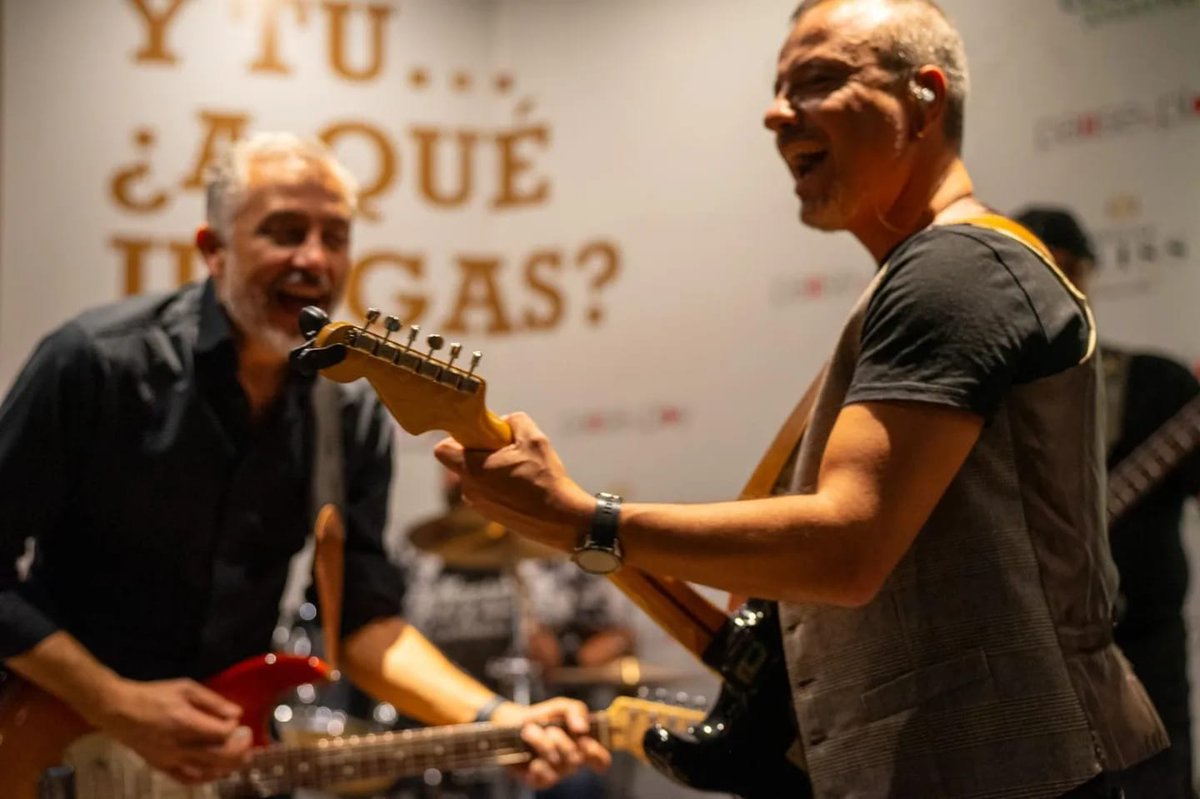 Pause&Play tweet media