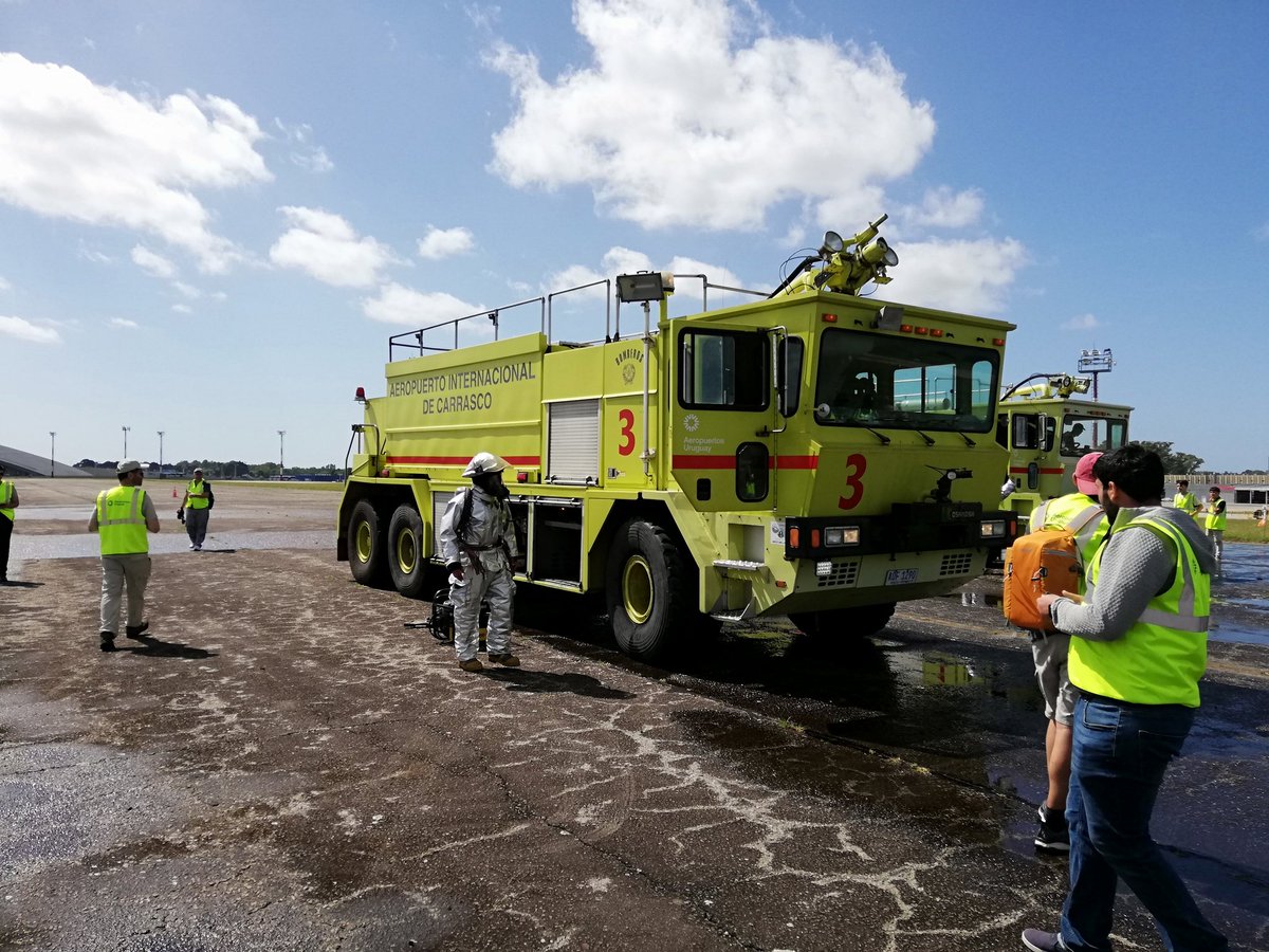 Más del #AeroFotoFest2024 gracias a <a href="/VolemosUy/">Aviacion Uruguaya</a> y a <a href="/AeropuertosUY/">Aeropuertos Uruguay</a>.
Primera vez en <a href="/AeroFotoFest/">AeroFotoFest</a>, disfrutando un tremendo día bien cerca de la operativa habitual de SUMU.