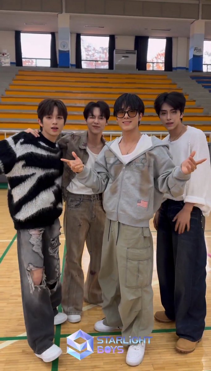 sskyzu99's tweet photo. TOP6 BEING TOGETHER OMG I'M WINNING. Ini yang kemarin katanya mau ada kompetisi sport apa gitu kann. ADUH LU BERENAM HARUS DEBUT POKOKNYA!!! 

#PentorJrp #펜떠 #杨斯维 #ShaoZiheng #DUANXINXING #HANGYUL #SUNYINGHAO #YOOGWANWOO #StarlightBoys https://t.co/DVpk6LnPMC