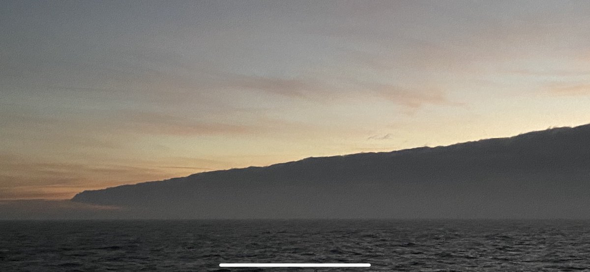 Fastaldo's tweet image. Is a cloud or is it land ?