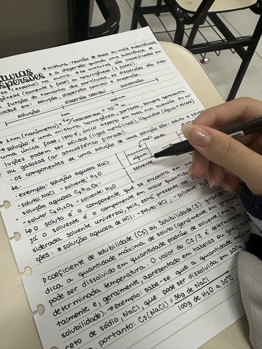 larawstudy's tweet image. estudando quimica no horario de aula pq os profs nao tao fazendo nada e eu vou viajar 1 semana antes do simulado🧘🏻‍♀️