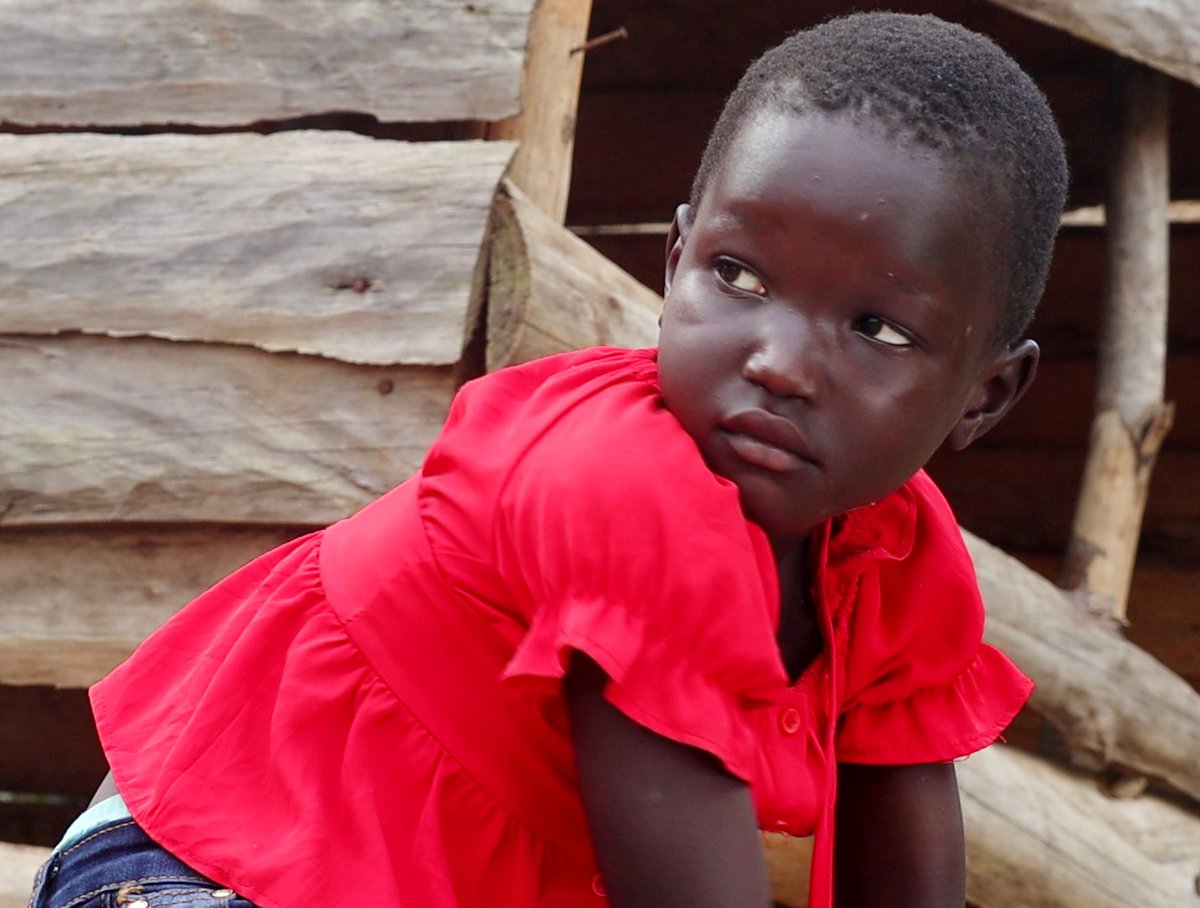 hellbrapper's tweet image. Since it was a family affair, my sister’s #Story Song featured my first daughter Tyra, she played a remarkable scene in the story line. She actually wondered what an Aunt she had ! 
As a father, I felt so proud using my own child in my video. 

Audio 👉 westnilebiz.com/audio/24034/st…