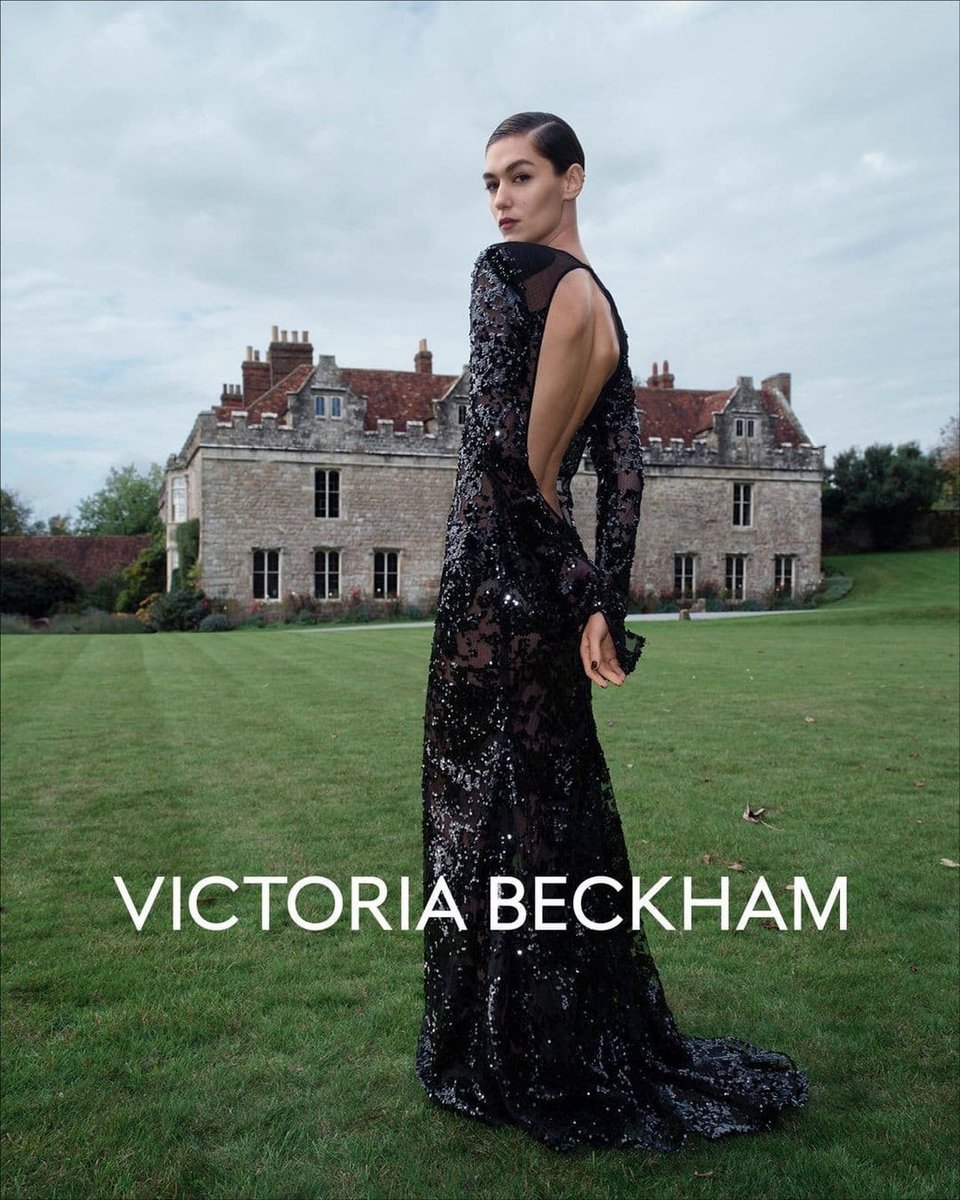 kendam_com's tweet image. Victoria Beckham Holiday 2024 Campaign shot by Jonathan Frantini kendam.com/news/campaigns…

#VictoriaBeckham #Holiday2024 #Campaigns #Fashion #Kendam