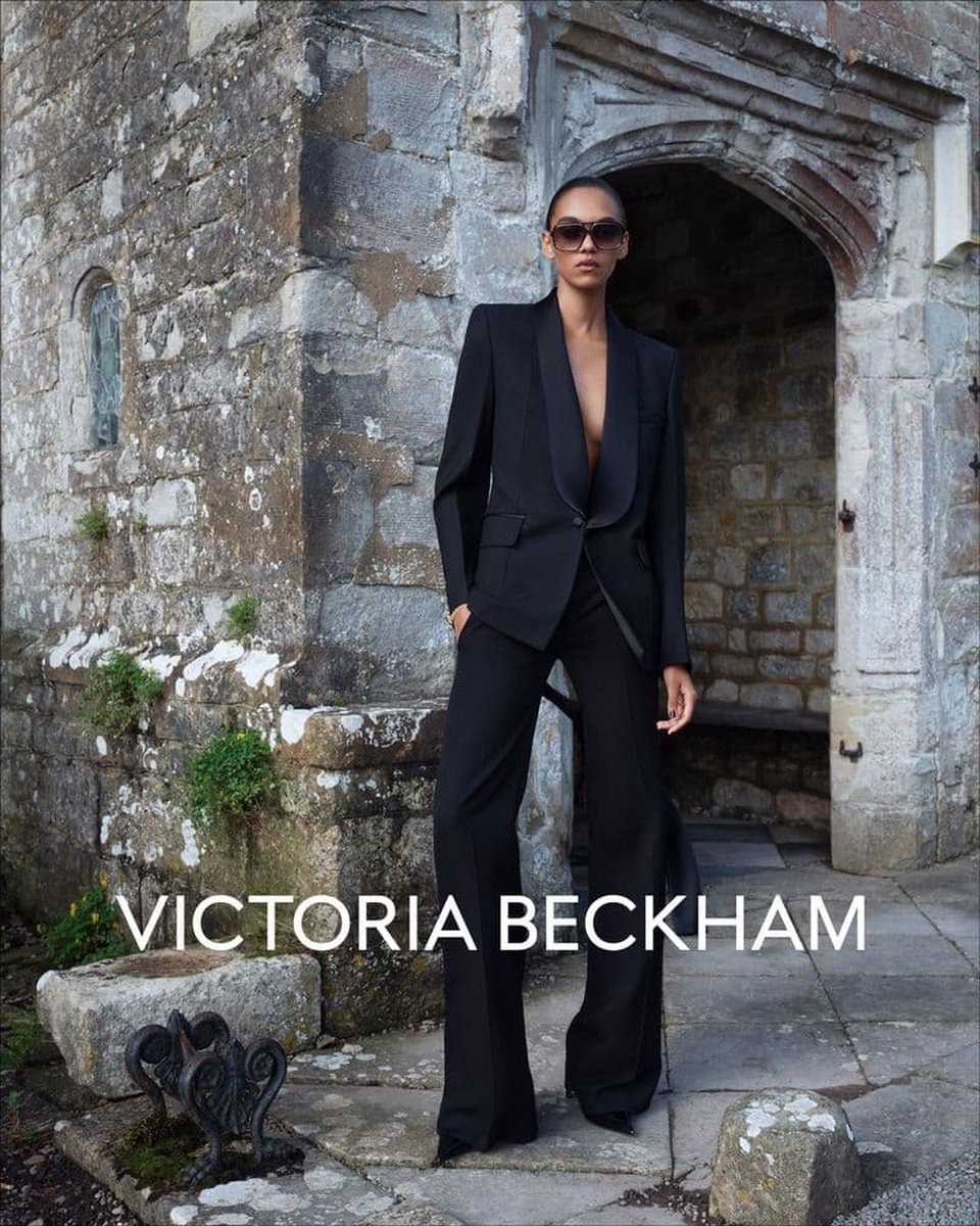 kendam_com's tweet image. Victoria Beckham Holiday 2024 Campaign shot by Jonathan Frantini kendam.com/news/campaigns…

#VictoriaBeckham #Holiday2024 #Campaigns #Fashion #Kendam