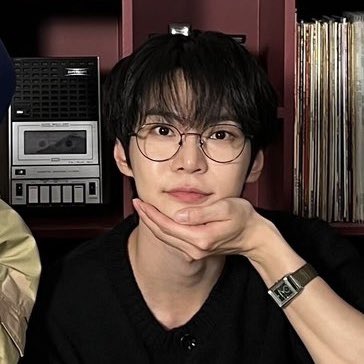 뒤에 있는 게 약간 리본 같아서 도영 리본 아궁빵 돼서 더 귀여워ㅋㅋㅋㅋ