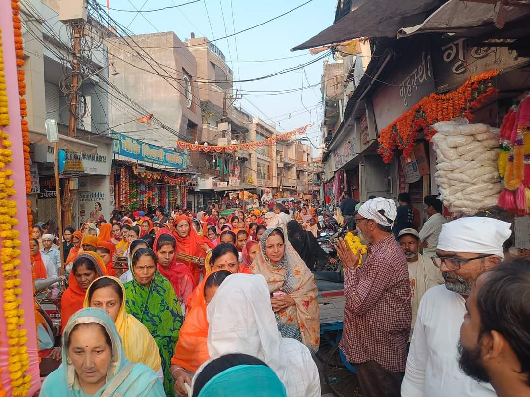 MukeshTandonBJP's tweet photo. सिखों के प्रथम गुरु श्री गुरुनानक देव जी के 555 वे प्रकाश पर्व की पूर्व संध्या पर नगर कीर्तन एवं चल समारोह में सम्मिलित हुए।

@blsanthosh https://t.co/Nm33BQNyTu