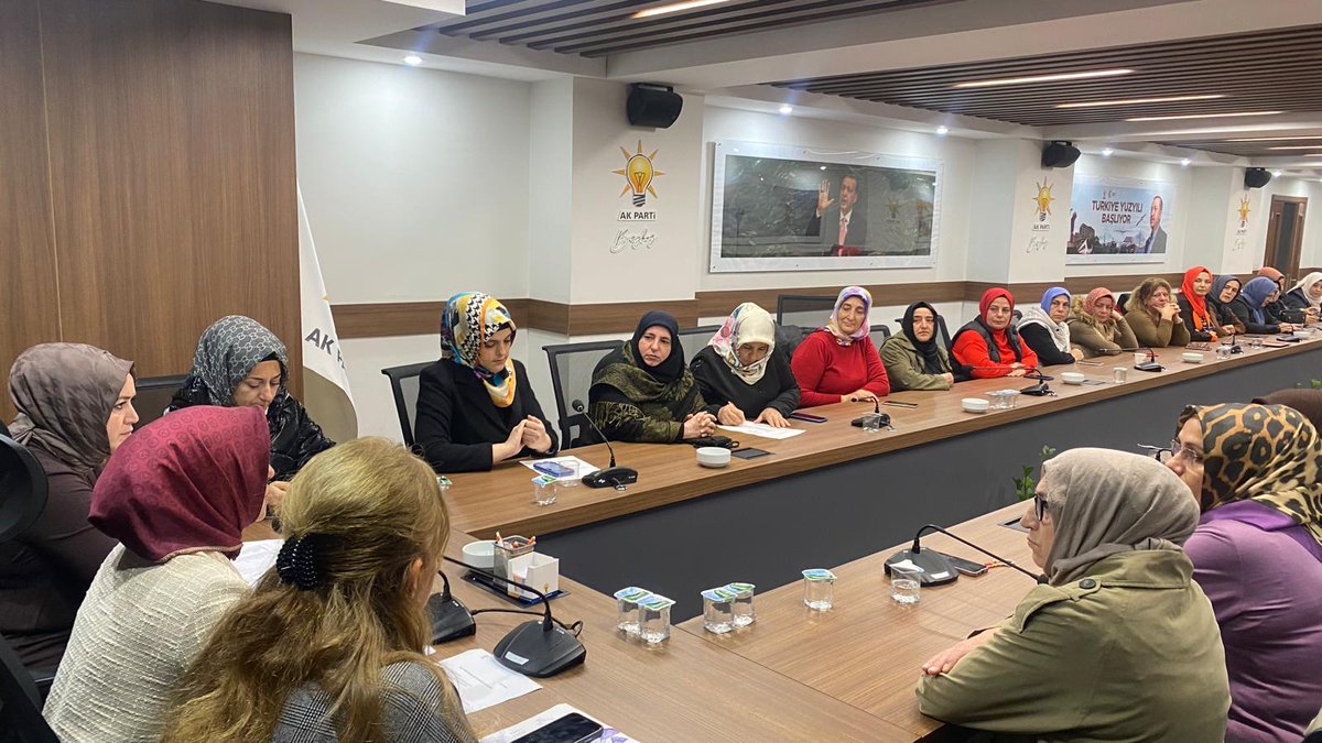 akkadinbeykoz's tweet photo. Başkanımız @gaye_zayf başkanlığında, Yönetim Kurulu ve Mahalle Başkanları ortak istişare toplantımızı gerçekleştirdik. https://t.co/vFD9fauvoq