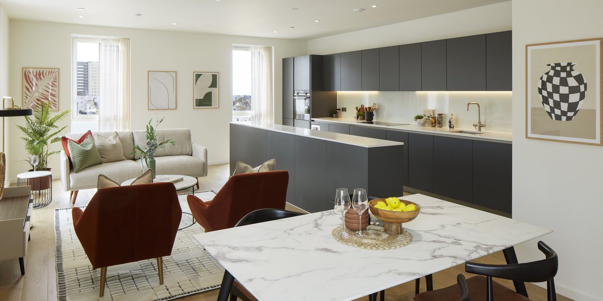 Our final collection of 2 &amp; 3 bedroom apartments are available...located just 400m from the beach, walking distance to the Lanes and within minutes of the best of #Brighton, Edward Street Quarter has something for everyone🤩

Book an appointment to view: lnkd.in/d78N5GUT