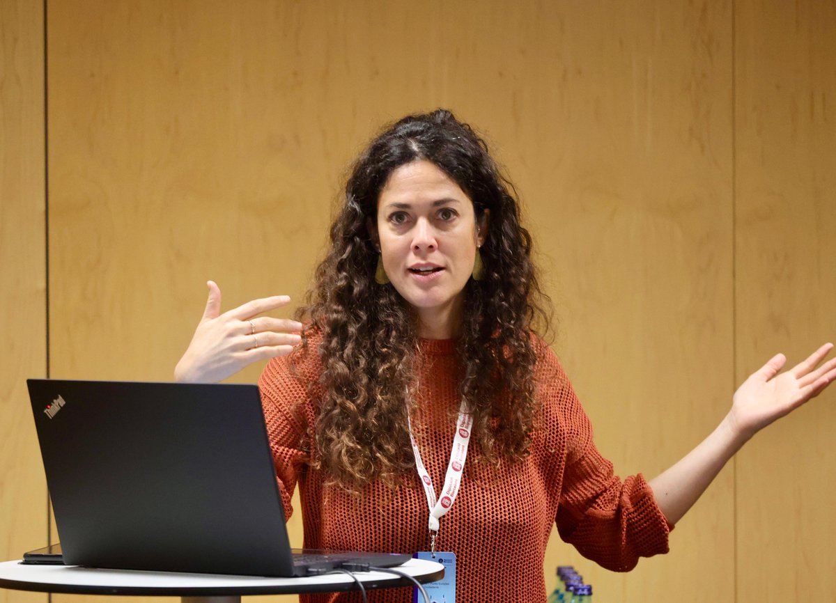 ✅ L’Ángela Martínez-Carrasco @AngelaMartnezC4, representant del Punt Nacional de Contacte del programa CERV i del <a href="/PuntoEuropeoES/">Punto Europeo de Ciudadanía</a> de Ciutadania del Ministerio de Cultura, és l’encarregada de presentar el Programa CERV, Ciutadans, Igualtat, Drets i Valors