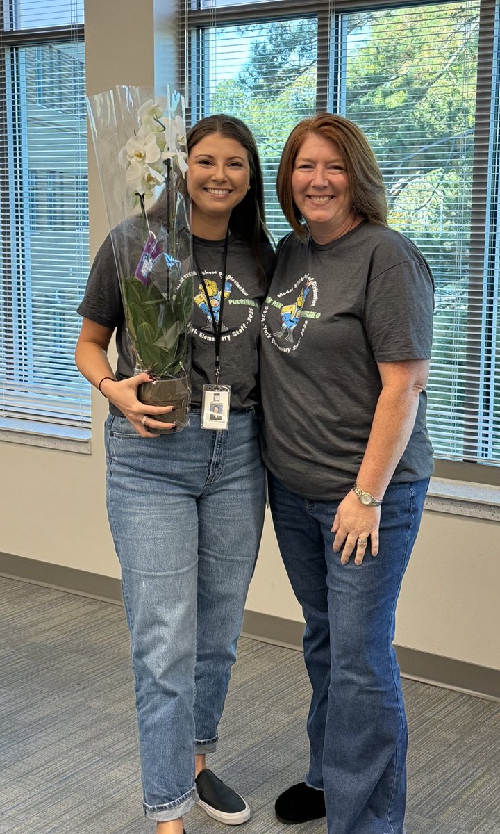 YorkESBulldogs's tweet photo. Huge Bulldog howl for our Teacher of the Year, Ms. Danielle Blinderman. Ms. Blinderman teaches 2nd grade at YES. Congratulations Ms. B! 💚🐾🎉 https://t.co/T5KTWl6BWM