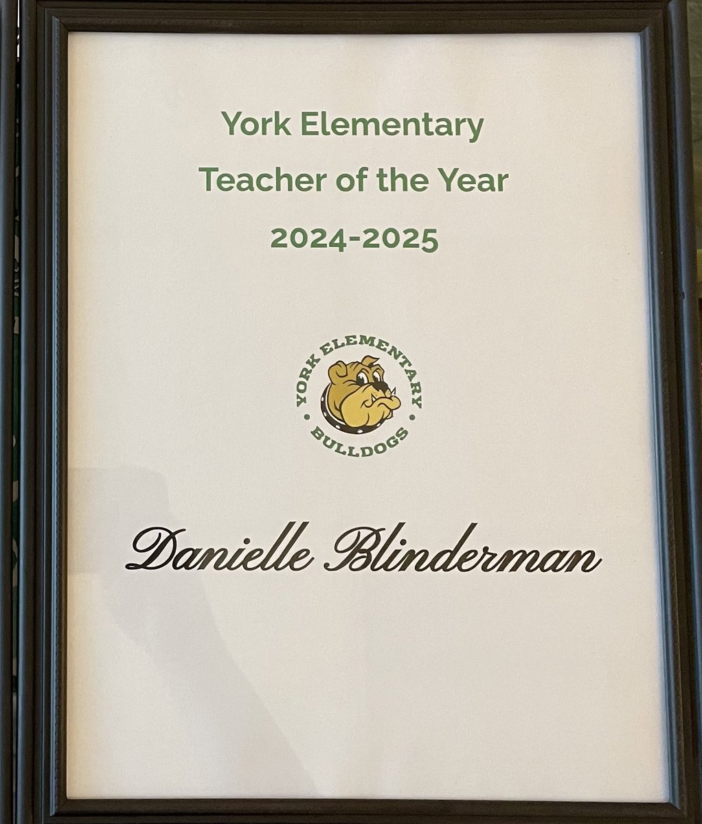 YorkESBulldogs's tweet photo. Huge Bulldog howl for our Teacher of the Year, Ms. Danielle Blinderman. Ms. Blinderman teaches 2nd grade at YES. Congratulations Ms. B! 💚🐾🎉 https://t.co/T5KTWl6BWM