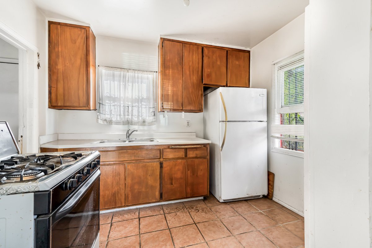 🌟 New Listing Alert by The Morales Group! 🌟 Discover this charming duplex on a prime corner lot in Los Angeles,  🏡✨ Schedule your tour today! 📲
#NewListing #JustListed #TheMoralesGroup #LosAngelesRealEstate #InvestmentOpportunity #DuplexLiving #PrimeLocation #LARealEstate