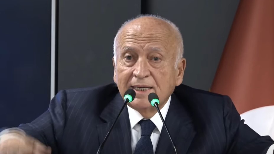 Galatasaray Divan Kurulu Üyesi Işın Çelebi: "Sen devletin imkanlarını kullanacaksın sonra Galatasaray karşısına geçip 'Yapı var' diyeceksin. Sen Hasan Arat'ı ve Beşiktaş'ı Arçelik yapmışsın, yan kuruluşun haline getirmişsin, esas yapı senin kurduğun koalisyon!"