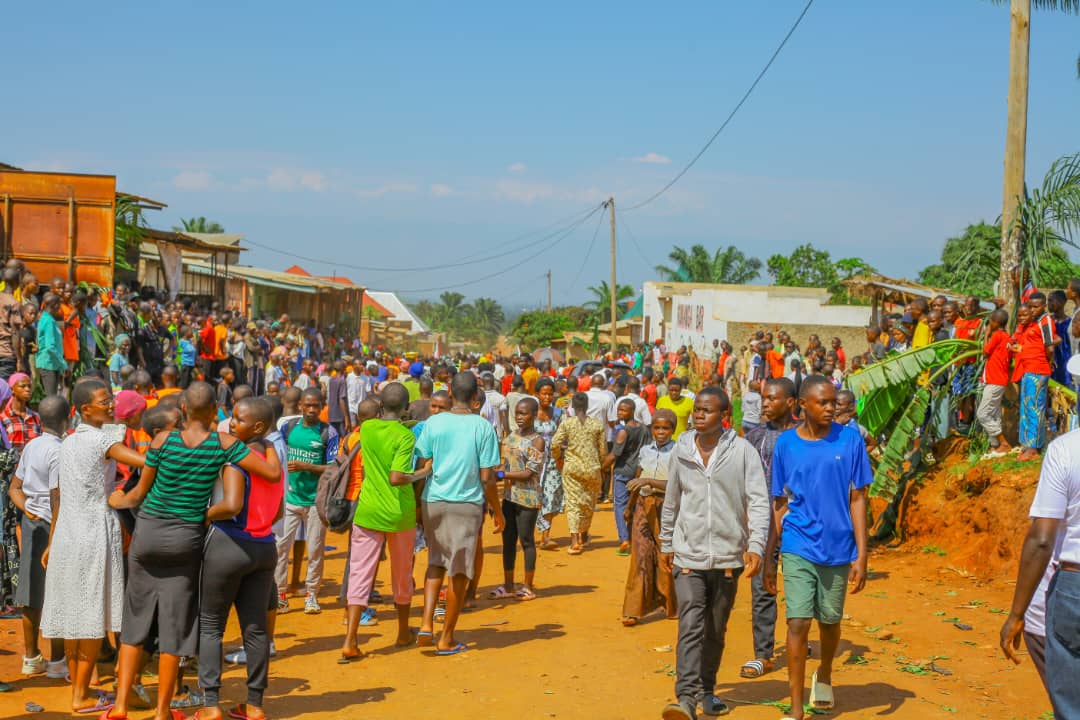 BubanzaCommune2's tweet photo. #Burundi:Mu gitondo co kuri uyu wa 13/11/2024 niho Intara ya @BubanzaProvince yashikiriza urumuri rw'amahoro Intara ya @BujumburaProv inyuma yo kumurikira ibikorwa vy'iterambere mu ma Komine ya #Bubanza na #Mpanda.
@NtareHouse
@intwararumuri 
@MininterInfosBi 
#Ayiwacu. https://t.co/7bbno0oOVY