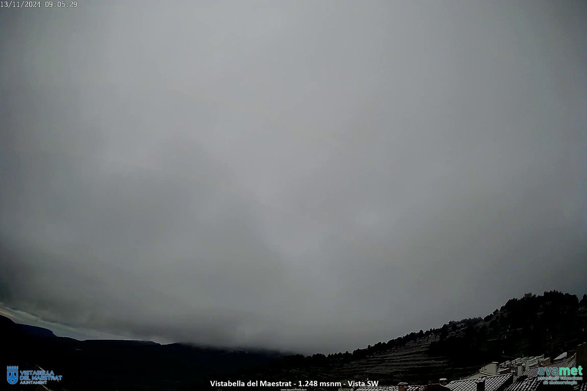 moles_gerard's tweet photo. ❄️ Comencen a veure's els primers paisatges emblanquits a les comarques de l'interior de Castelló. La cota de neu es manté entre els 1150/1200m. ❄️
Webcams de Xodos, Vistabella i Castellfort. @avamet https://t.co/n05PCIAbKY