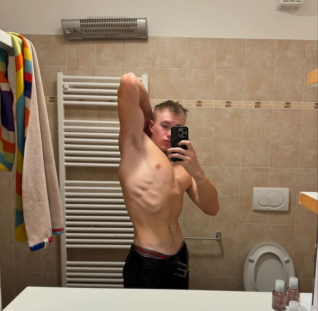 walidebron's tweet photo. Hey come smell and feel the true power #findom #cansmaster https://t.co/GEdx45P9AA