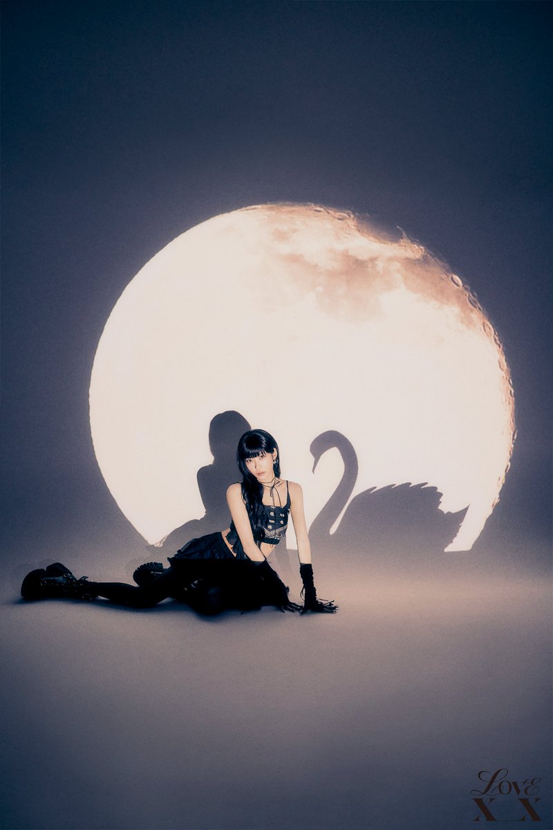 CLASS:y 3RD MINI ALBUM
[𝗟𝗢𝗩𝗘 𝗫𝗫]
CONCEPT PHOTO PSYCHO ver

2024.11.15 12PM (KST)

#CLASSy #클라씨
#HYUNGSEO #형서 
#Psycho_and_Beautiful
#LOVE_XX