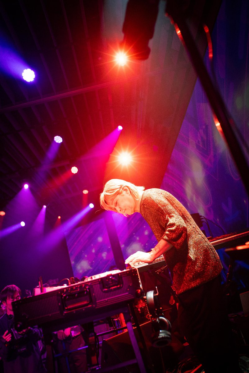 jwave813fm's tweet photo. /／
大盛況のMUUUSE ライブイベント（DJ SET）が二夜限定で上映決定！‼🍸
\＼

小室哲哉（TM NETWORK）による
「MUUUSE "TETSUYA KOMURO" NIGHT」の
上映イベントが11月22日（金）・29日（金）に開催決定🎉

11月8日に開催し、大盛況のうちに幕を閉じたライブイベント（DJ SET）「MUUUSE "TETSUYA KOMURO" NIGHT」の上映イベントの開催が決定。

MUUUSEコラボアーティストである #TMNETWORK の #小室哲哉 による貴重なDJプレイを収めた複数のカメラ映像をもとに、ヒットナンバー満載のスペシャルライブパフォーマンス（DJ SET）の様子をMUUUSEの24m×4.5mの巨大LEDで上映します。

週末の夜に特別な体験をMUUUSEでお楽しみください。

※19:00～20:00の間に通常展示もお楽しみいただけます。
※ゲストDJのミト（クラムボン）、OPENNING DJのMICHITAKA SAKAGUCHI（TOKYO NODE LAB）のDJパフォーマンス上映はございません。

🔗：イベント詳細はこちら🎫
https://t.co/S4jnL0bsBi

#jwave #muuuse #音に触れる光を聞く #MUUUSE #MUUUSE展 #ミューズ展 #jwave #tokyonode #虎ノ門ヒルズ #東京ノード  @tokyonode 
@tmnetwork_2014 @tetsuyakomurotk