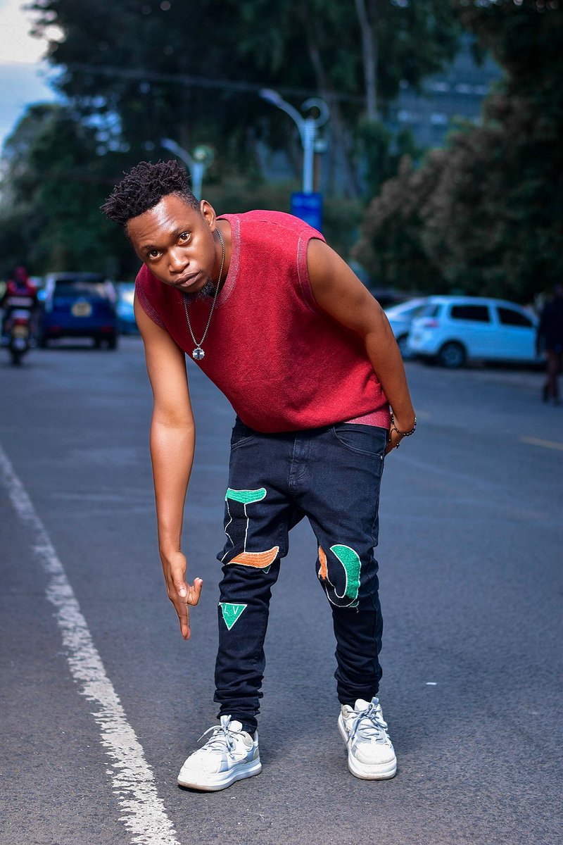 Fazzyhisiake's tweet photo. Tukutane mwakani 
#afrisolmusic
#JINI
#Garime 
#SKZ_GIANT_OutNow 
#BabarAzam𓃵 
#EquatorialGuinea 
#SKZ_GIANT_OutNow 
#earthquake https://t.co/bV4wkPEKMq