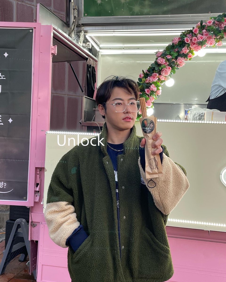UNLOCK0409's tweet photo. 231021 신라하다 첫공 커피차 서포트 

#유권 #UKWON #김유권 #블락비 #블락비유권 https://t.co/BHRGpxeLPY