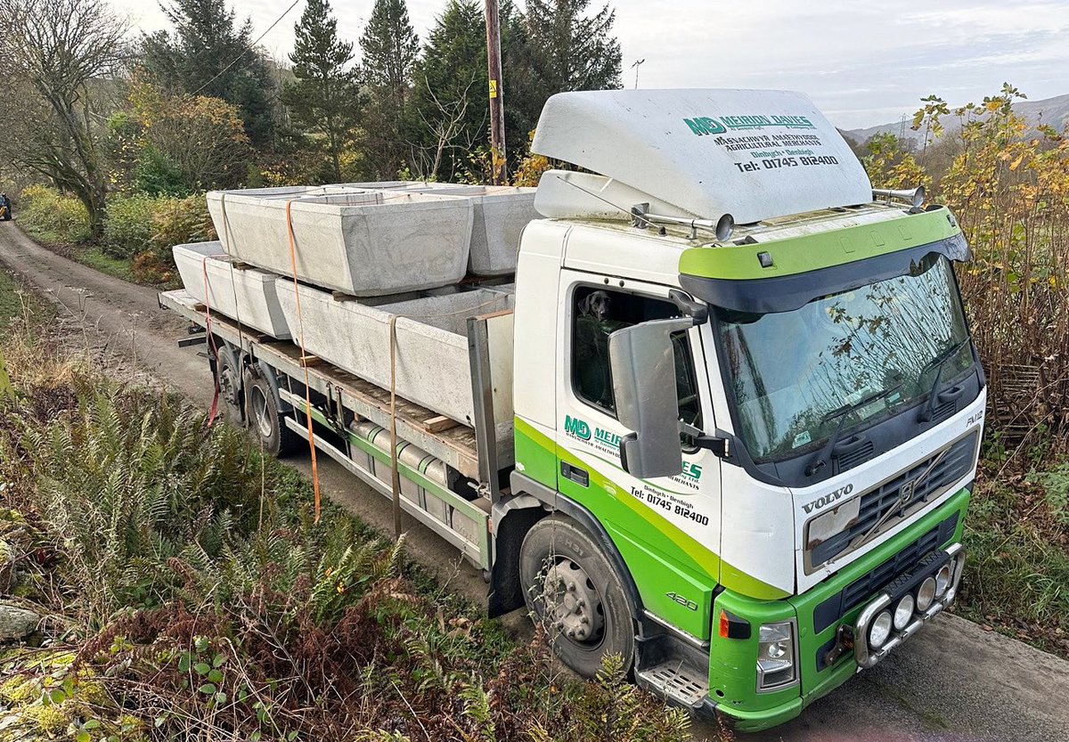 meiriondaviesco's tweet photo. Load of concrete troughs delivered to a customer the other day!
Various sizes available 💧 From 30g to 500g
4x2, 6x2 , 6x4, 7x3 8x2, 8x4
10x4, 12x4

Give us a call to order yours 📞 

#concrete #agri247 #farminguk #supportsmallbusiness #lorryspotting #volvotrucks https://t.co/zrVktIXrCN