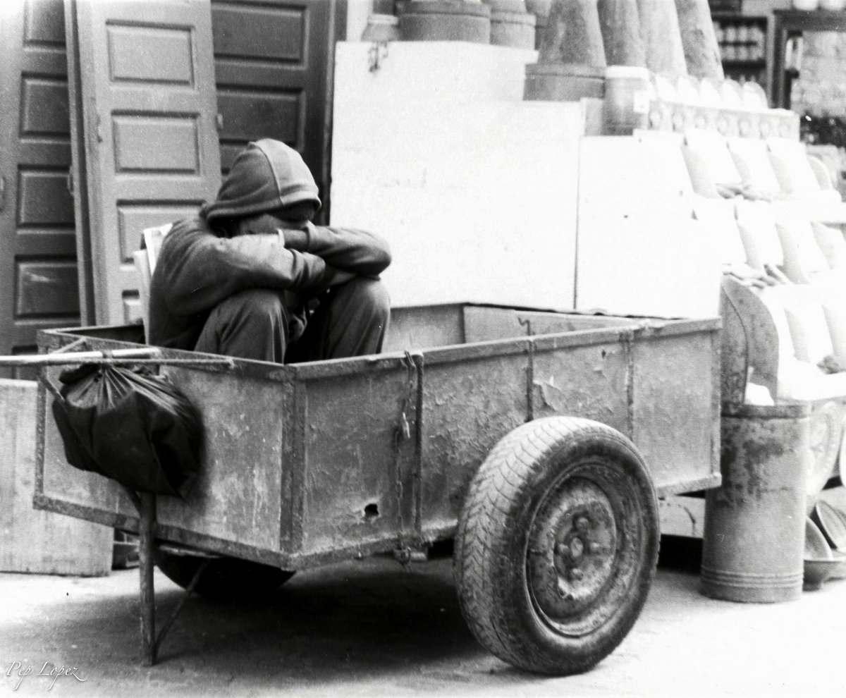 PepLopez6's tweet image. Migdiada a la feina

Ilford FP4 &amp;amp; Hasselblad 500 C/M
TETENAL old paper &amp;amp; Escudellol Forte

Analogue photo, no digital retouch

Mogador, agost 2024

#Mogador  #retrat #portrait #film #analogue #darkroom #essaouira  #instarevelat #hasselblad500cm #escudellolforte #migdiada #siesta