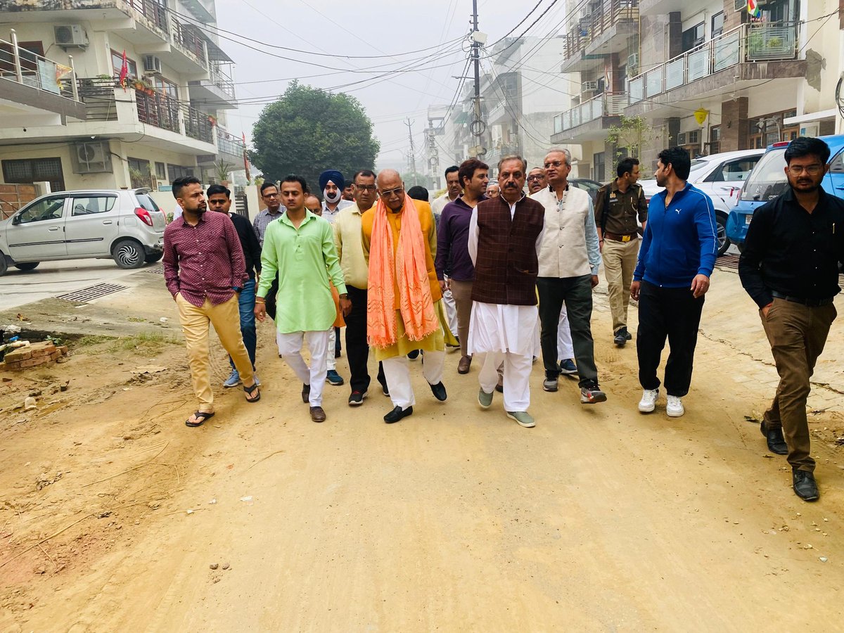 AmitAgarwalBJP's tweet image. आज शांति कॉलोनी रुड़की रोड में आर०डी०ए के पदाधिकारियों के साथ कॉलोनी का दौरा किया तथा जनता की समस्याओं को सुना!
#survey #PublicProblem #rda #Meerut