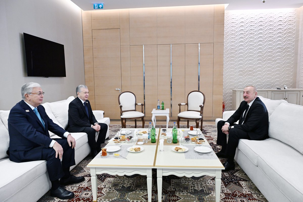 presidentaz's tweet photo. Baku hosted trilateral meeting between Presidents of Azerbaijan, Kazakhstan, and Uzbekistan

https://t.co/PYIScJc9lA

#COP29 #COP29Azerbaijan https://t.co/T3HMW4OFVm