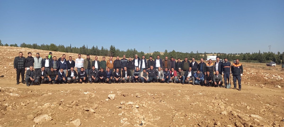 urfabelsan63's tweet photo. Büyükşehir Belediyemizin "Daha Yeşil Bir Şanlıurfa İçin, Senin de Bir Fidanın Olsun" sloganıyla başlattığı fidan dikimi etkinliğine, şirketimiz personelleri ve birim yetkilileriyle birlikte katılım sağladık.
@sanliurfabld 
@habibarslan63 https://t.co/oPpwZE5yfX