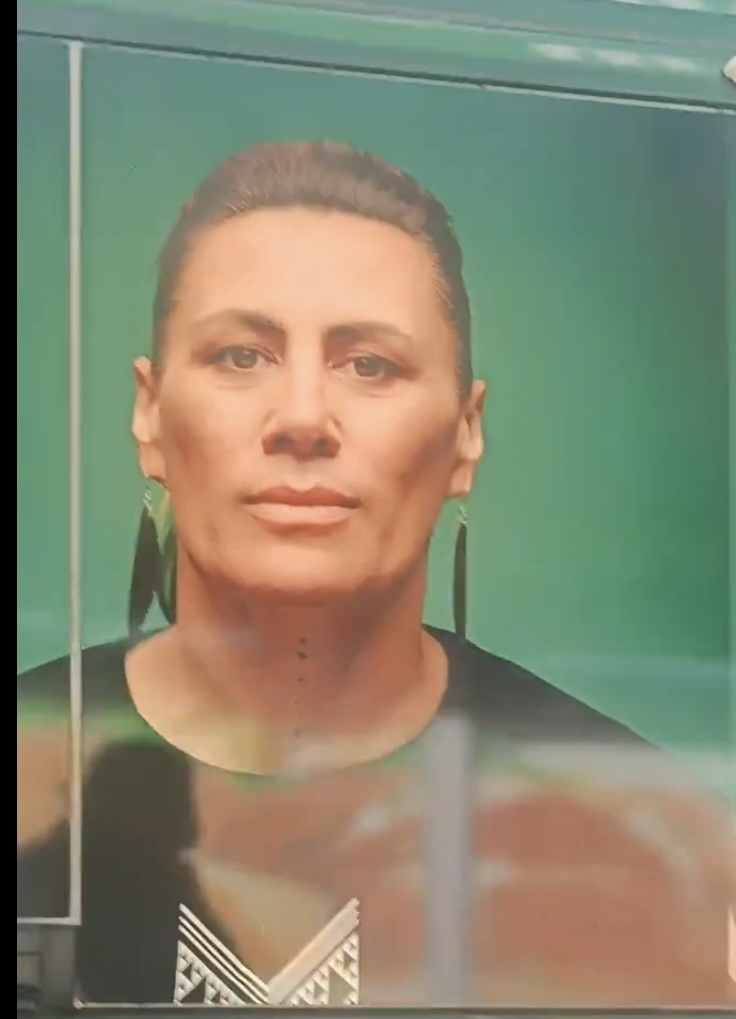 Suit and tie tweet media