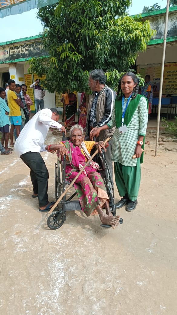 सिमडेगा कुलामारा 134 नम्बर बूथ में 80 वर्षीय महिला ने किया मतदान
#VoteDeneChalo 
<a href="/ceojharkhand/">Chief Electoral Officer, Jharkhand</a> 
<a href="/ECISVEEP/">Election Commission of India</a> 
<a href="/dc_simdega/">DC SIMDEGA</a>