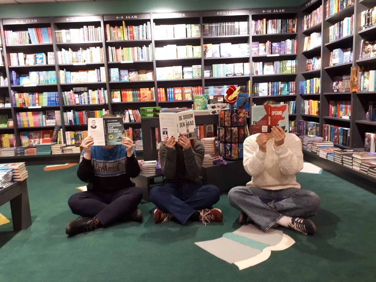Boekhandel Plukker protesteert tegen de voorgestelde verhoging naar 21%  BTW op boeken. Tussen 9.00-10.00 kunt u bij Plukker uit protest een boek op de grond lezen. Wij posten de foto's. Lezen is investeren in de toekomst en nog  veel meer. Verhoog de drempel om te lezen niet!!