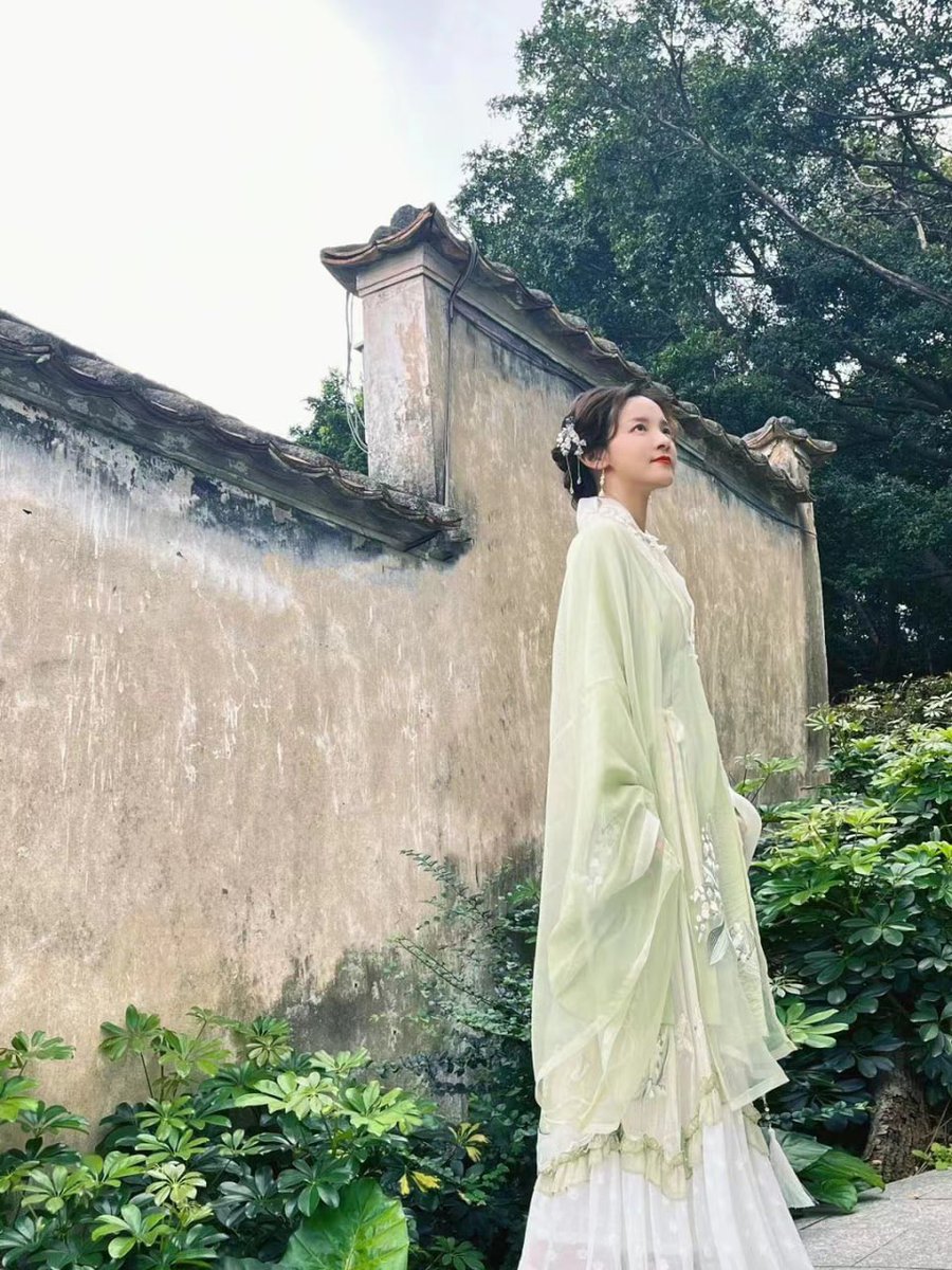 ci65226931's tweet photo. 这是谁的妻子，又是谁的前女友？#反差 #反差人妻 #反差骚母狗 https://t.co/A8aCSFWNEk