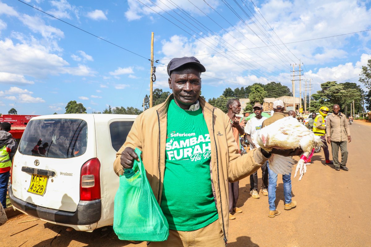 IceTrev's tweet photo. Raundi hii safaricom wakona Nationwide caravan ya ku spread cheer and happiness during this festive season. Wanakam mtaa yenyu with some fun activities and gifts to be won including airtime, live goats, chicken, food hampers and many delightful surprise. This week @SafaricomPLC https://t.co/JllGpqvVSg