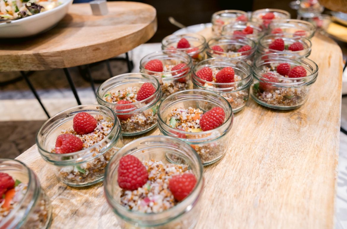 fhpatienteurope's tweet photo. Food plays a vital role in our community! 🍽️ For over 100 guests with HeFH, HoFH, elevated Lp(a), and FCS, we created low-fat, no-alcohol meals. Huge thanks to our team and nutrition experts for making it delicious and tailored to our needs! 💙 #FHEF2024 #TogetherEngagedForChange https://t.co/VLphh2svJu