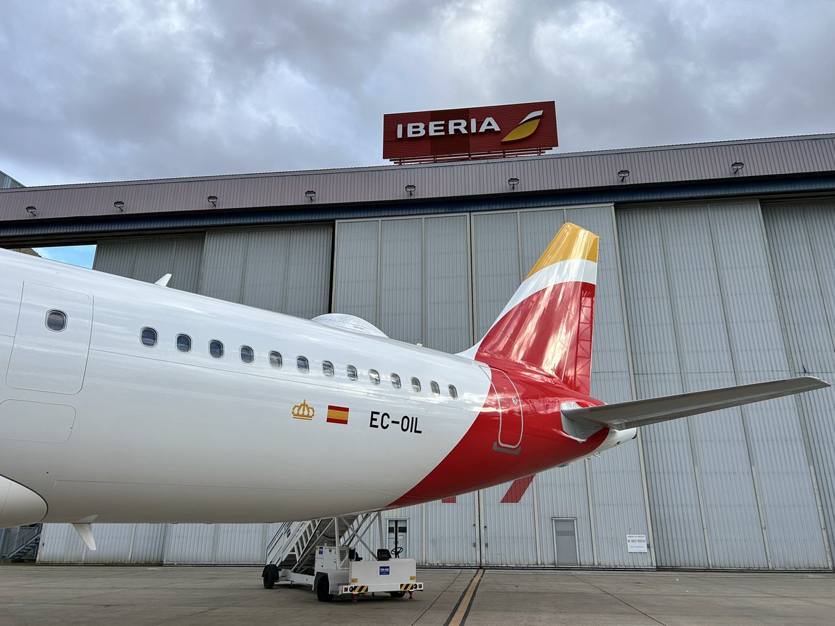 airwaysmagazine's tweet photo. ✈️ The XLR is here. 

Today, Iberia presents its latest addition to its fleet, the A321XLR. The Spanish airline is the first airline in the world to take delivery of the XLR.

#Iberia #Airbus #Airways https://t.co/WsFgQYgRTQ