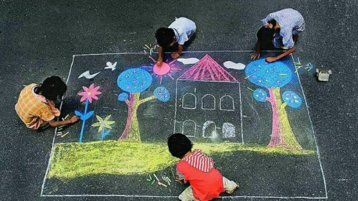 #يوم_العزاب_العالمي

نحن كأقلام التلوين قد لا أكون لونك المفضل، وقد لا تروق لك ألوان الآخرين ولكننا سنحتاج بعضنا يوماً لتكتمل اللوحة .!