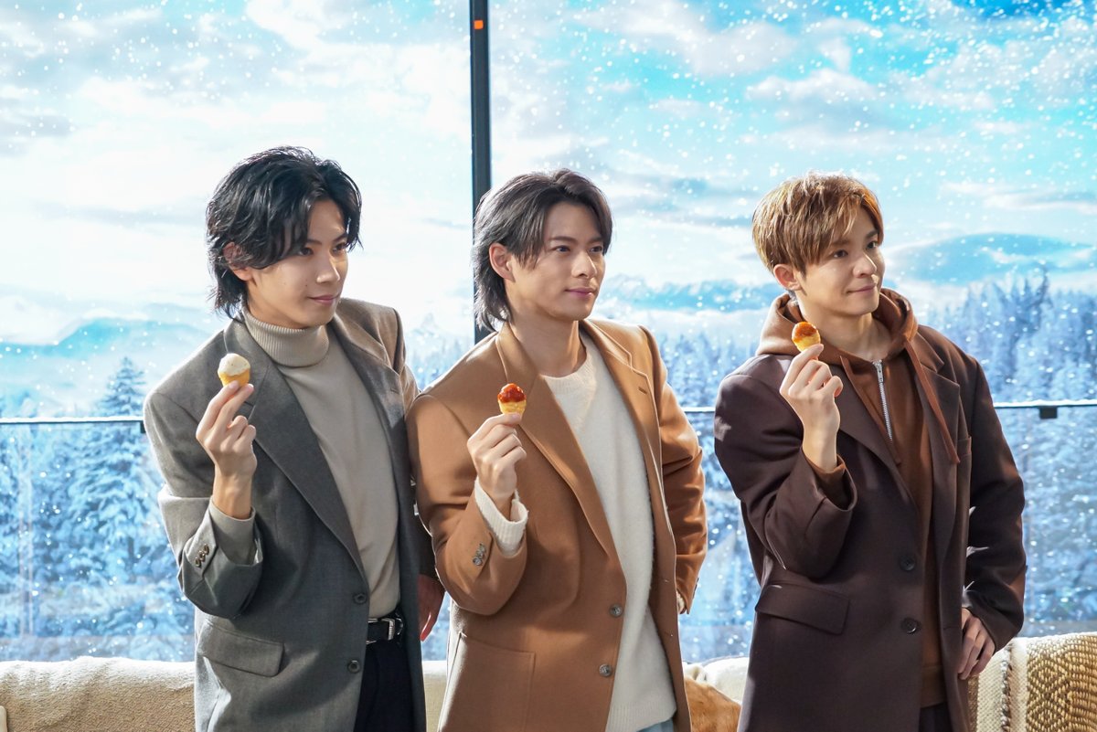 oricon's tweet photo. Number_i、雪景色をバックに忘年会🥳
ナゲット堪能＆ロボットダンスも披露

🔻撮影エピソード＆収録後コメント
3人ならではの距離感で和気あいあい【全文】
https://t.co/4OtMv8Ffos

🎥マック新CM、19日～放映【動画】
https://t.co/iIzGrDwx3A

#Number_i https://t.co/sS6fOnKAPF