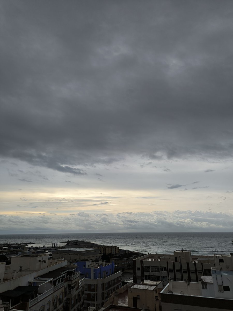 joces21's tweet photo. @Storm_Malaga 9:45 en Adra (Almería) hemos tenido algunos chubascos está madrugada, ahora mismo no llueve https://t.co/H0M8eo2YrY