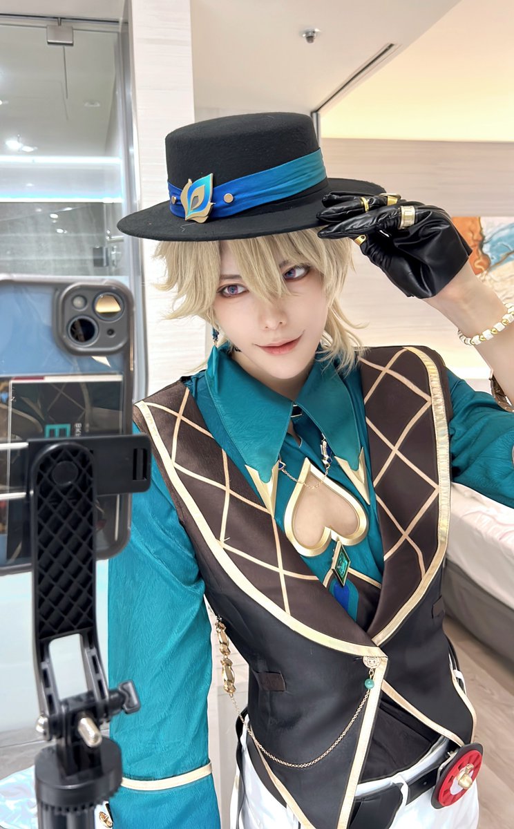 tmmt_san's tweet photo. 𝐀𝐯𝐞𝐧𝐭𝐮𝐫𝐢𝐧𝐞✨

#aventurine #honkaistarrrail https://t.co/ZMdUjIxdK6