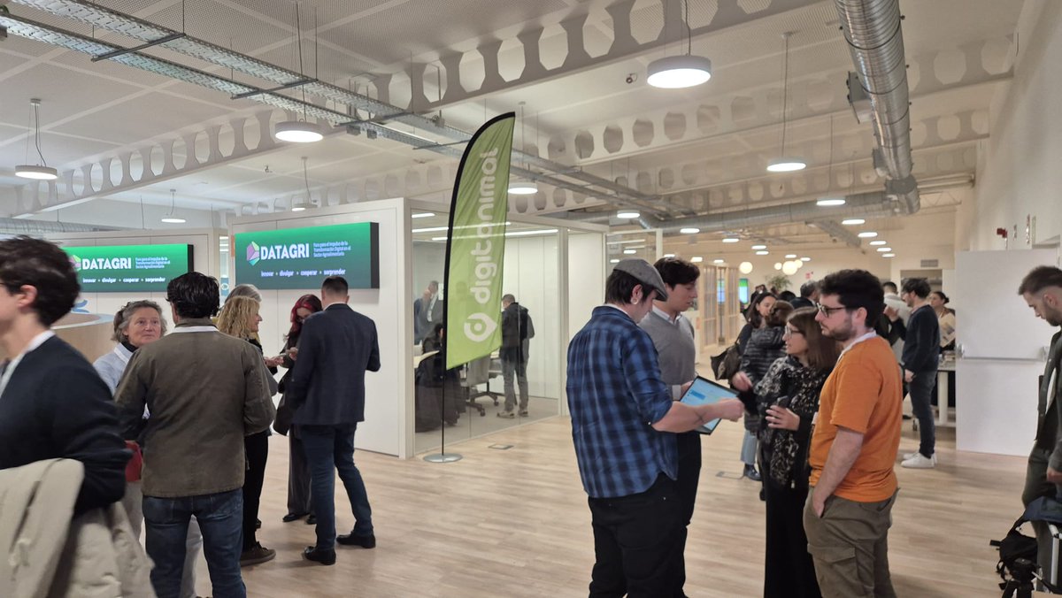 📳 ¡Todo listo para dar comienzo a la primera jornada de #DATAGRI2024!

En unos minutos arranca el principal foro sobre transformación #digital en el sector #agroalimentario 🚀🚀