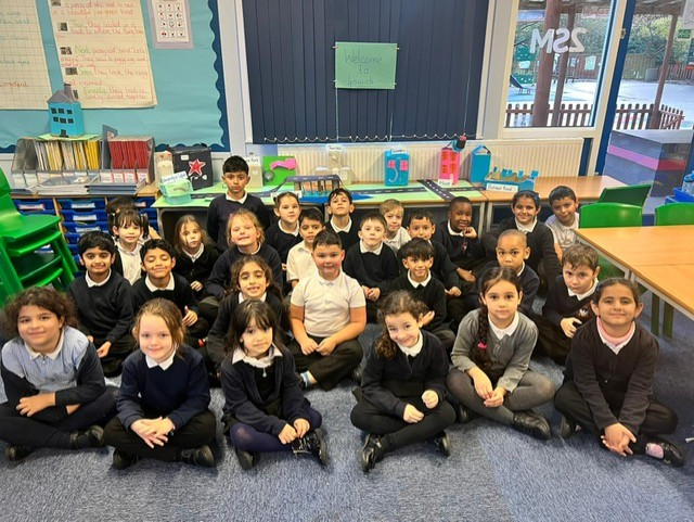 HandfordHallPS's tweet photo. Welcome to Ipswich. Can you recognise the most important landmarks?
#2SM https://t.co/MXTpA3yayY
