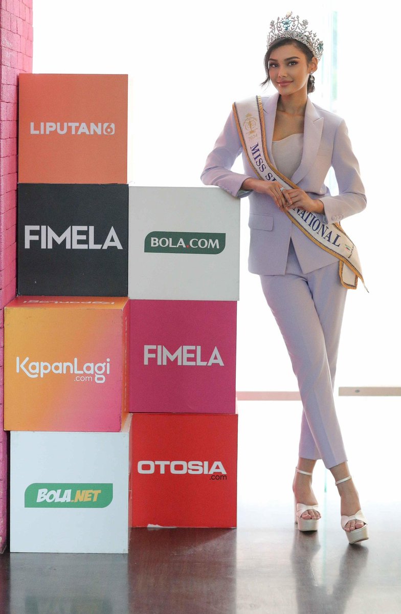 missmrsupraoff's tweet image. #misssupranational Harashta Haifa Zahra during a media visit at #kly television